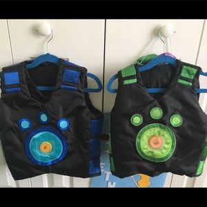 ALL SOLD*** Wild Kratts vest & gloves set